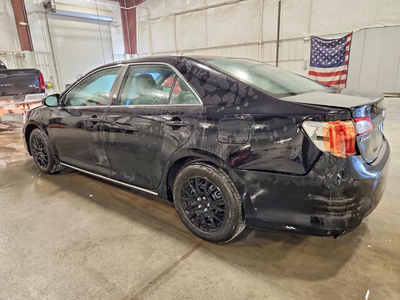 2014 Toyota Camry Le - Фото 2