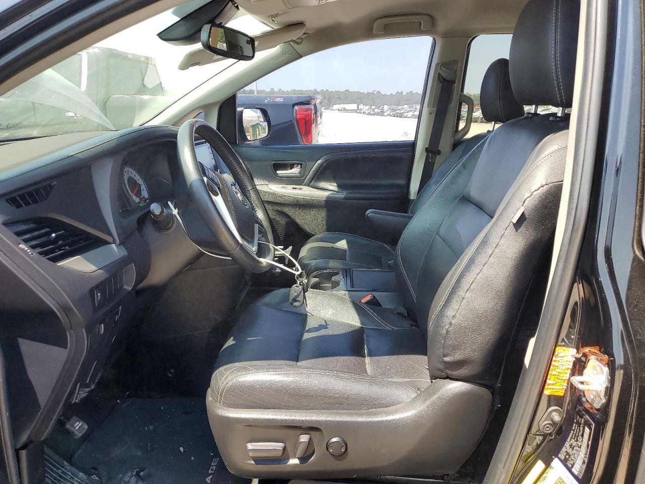 2018 Toyota Sienna Se 8-Passenger - Image 7