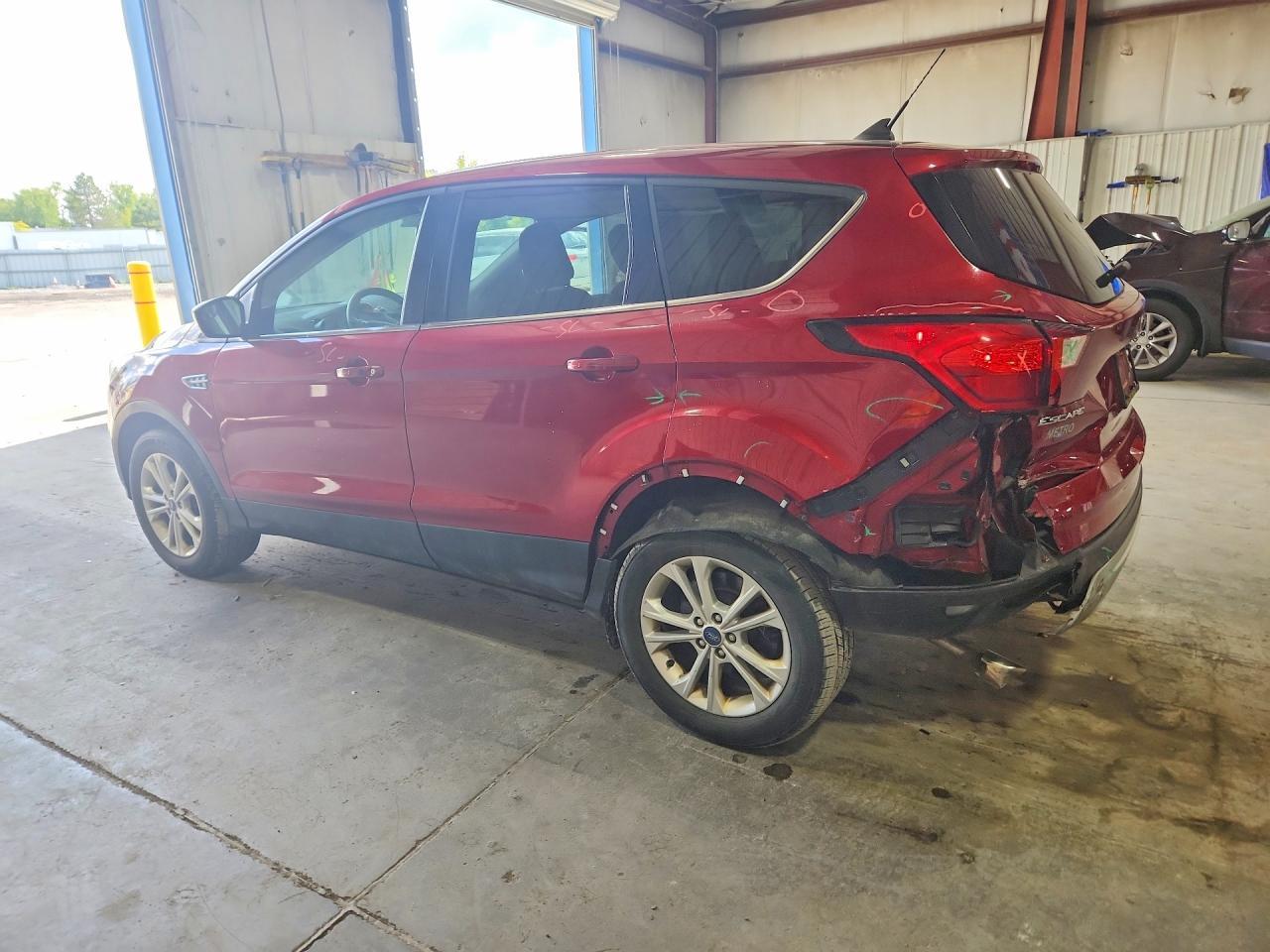 2019 Ford Escape Se - Фото 2