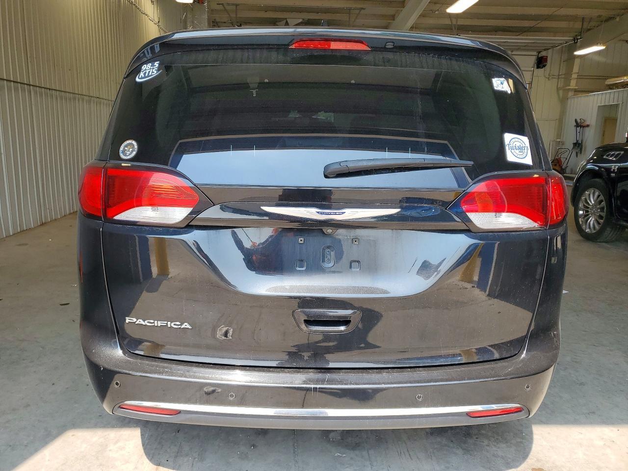 2020 Chrysler Pacifica Touring L Plus - Image 6