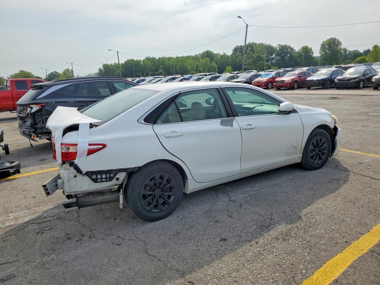 2015 Toyota Camry Le - Image 3