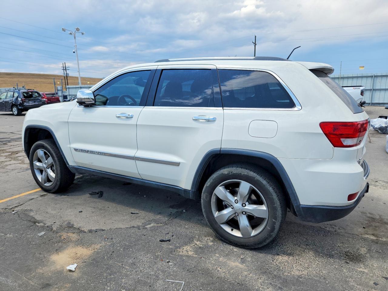 2012 Jeep Grand Cherokee Overland - Image 2