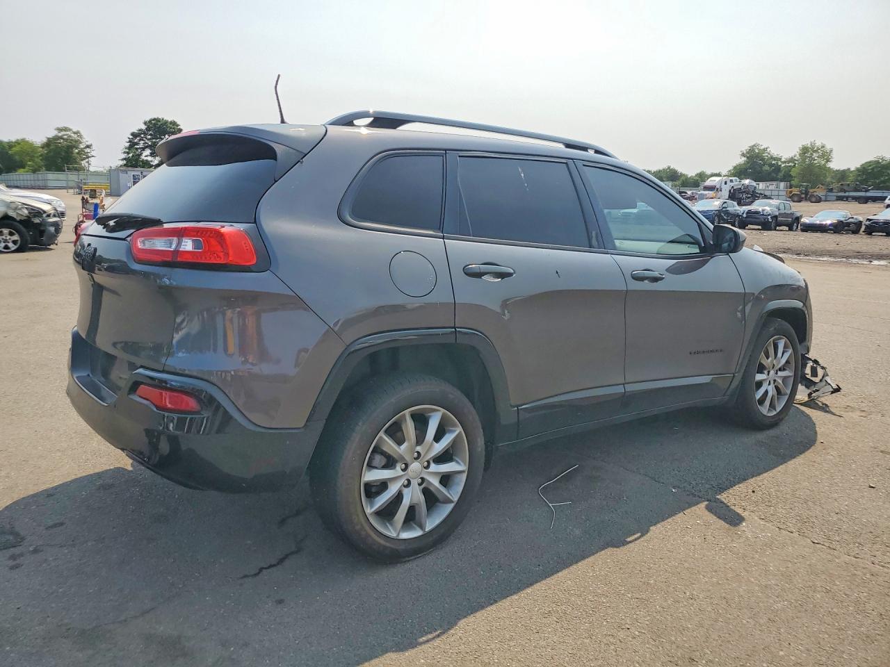 2018 Jeep Cherokee Latitude - Image 3