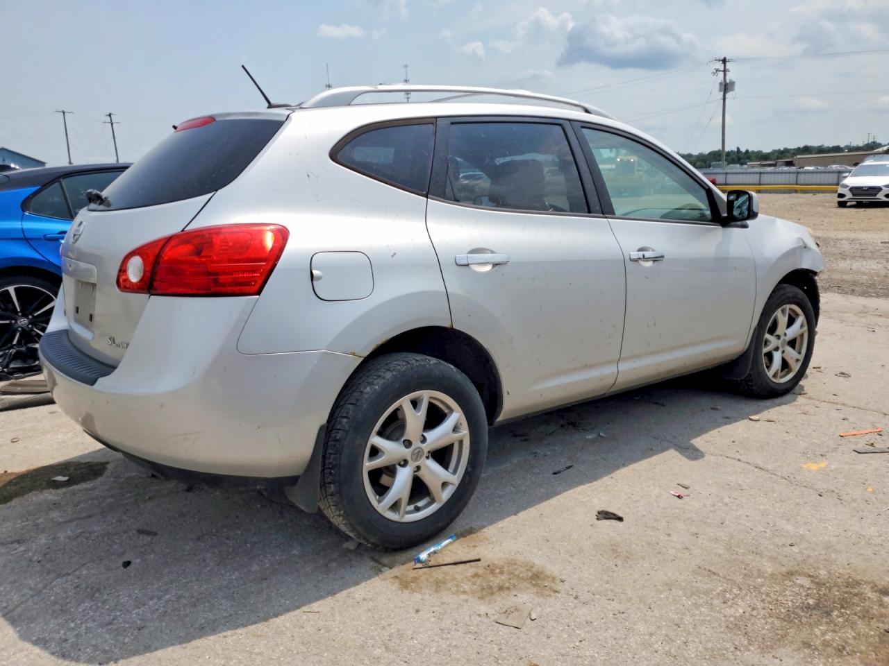 2010 Nissan Rogue S - Image 3