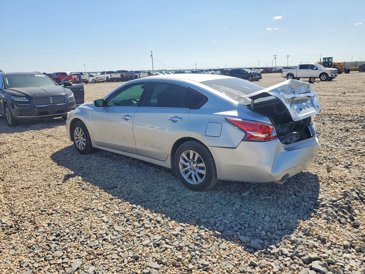 2014 Nissan Altima 2.5 S - Image 2