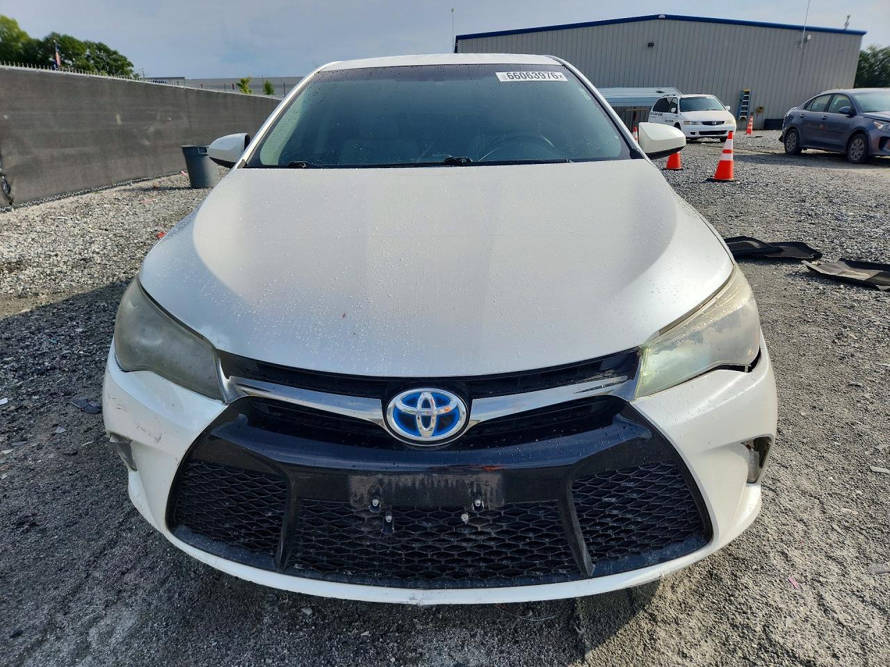 2016 Toyota Camry Hybrid Se - Image 5