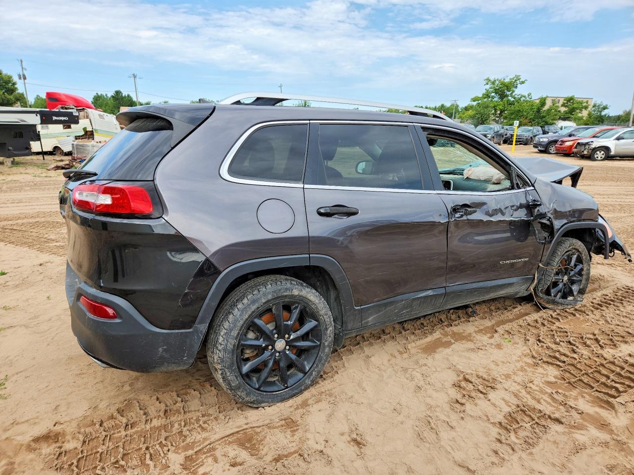 2018 Jeep Cherokee Latitude Plus - Image 3