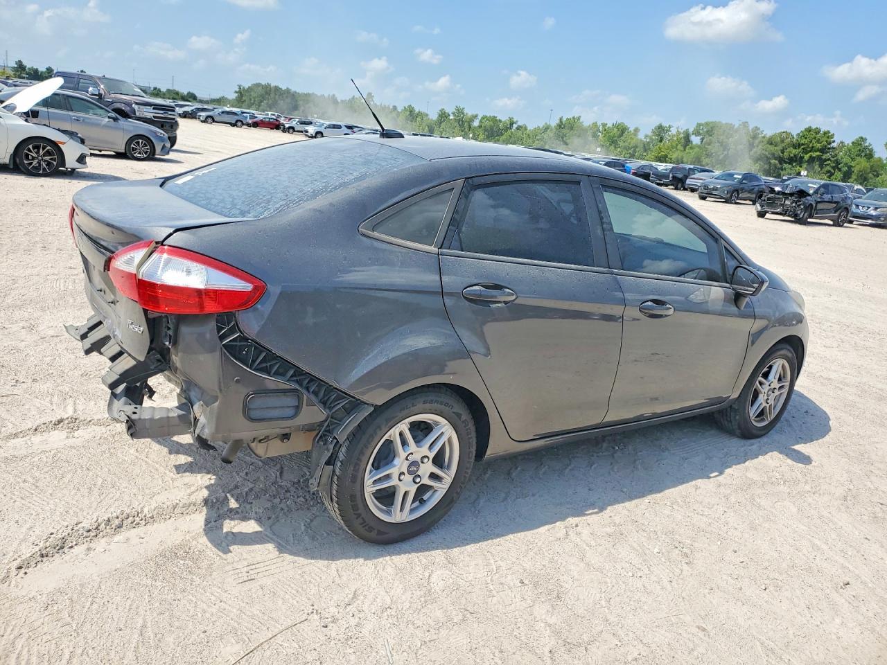 2017 Ford Fiesta Se - Image 3