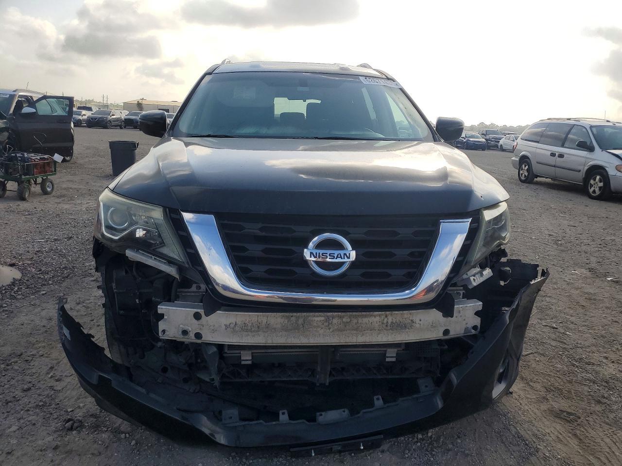 2017 Nissan Pathfinder S - Image 5