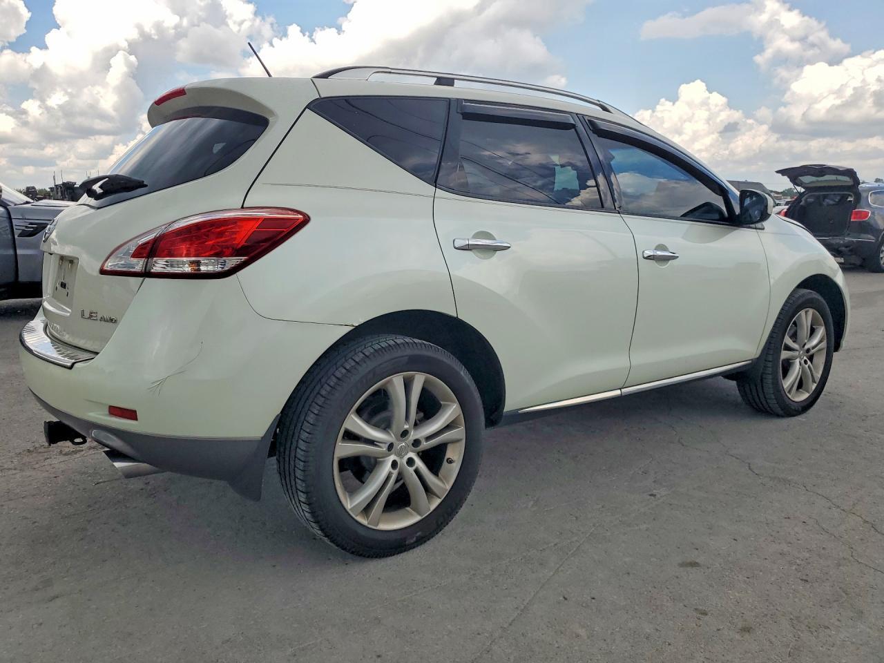 2011 Nissan Murano S - Image 3