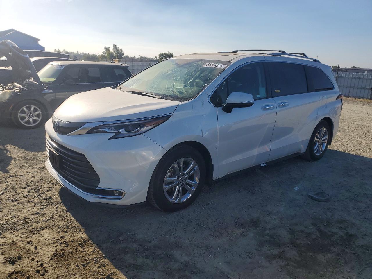 2023 Toyota Sienna Platinum 7-Passenger