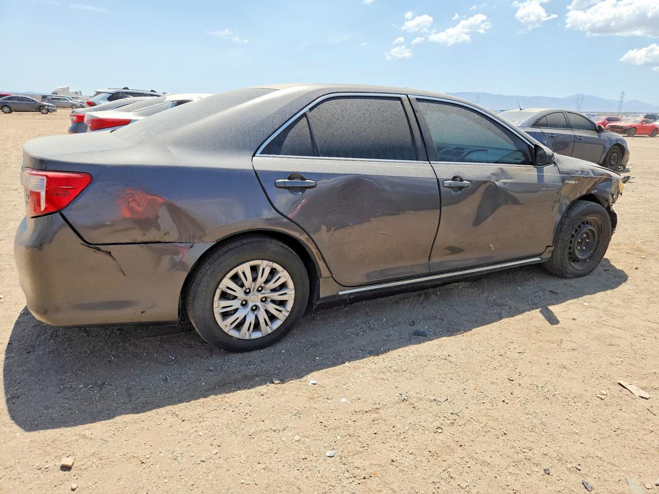 2013 Toyota Camry Hybrid Le - Image 3