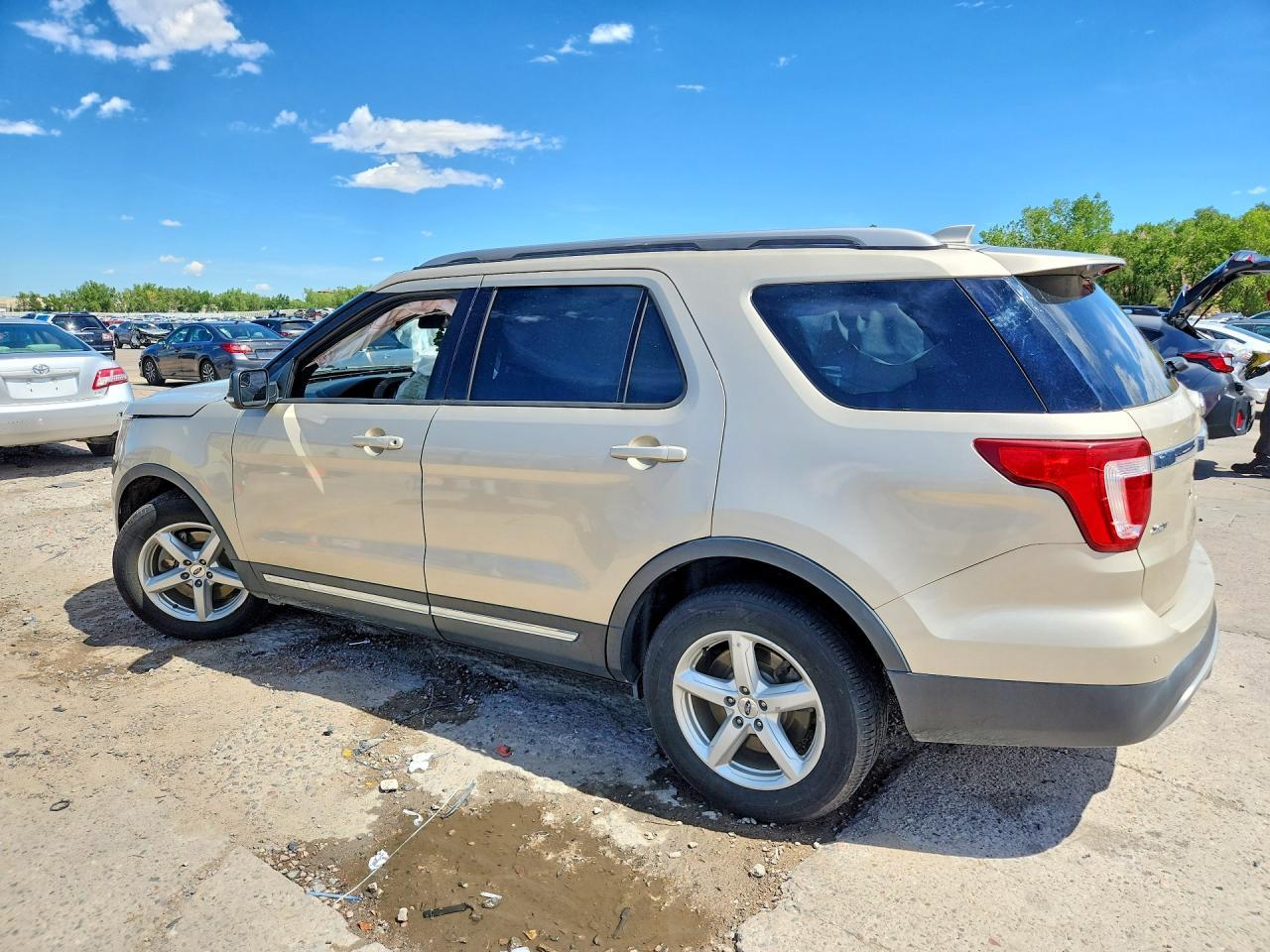 2017 Ford Explorer Xlt - Фото 2
