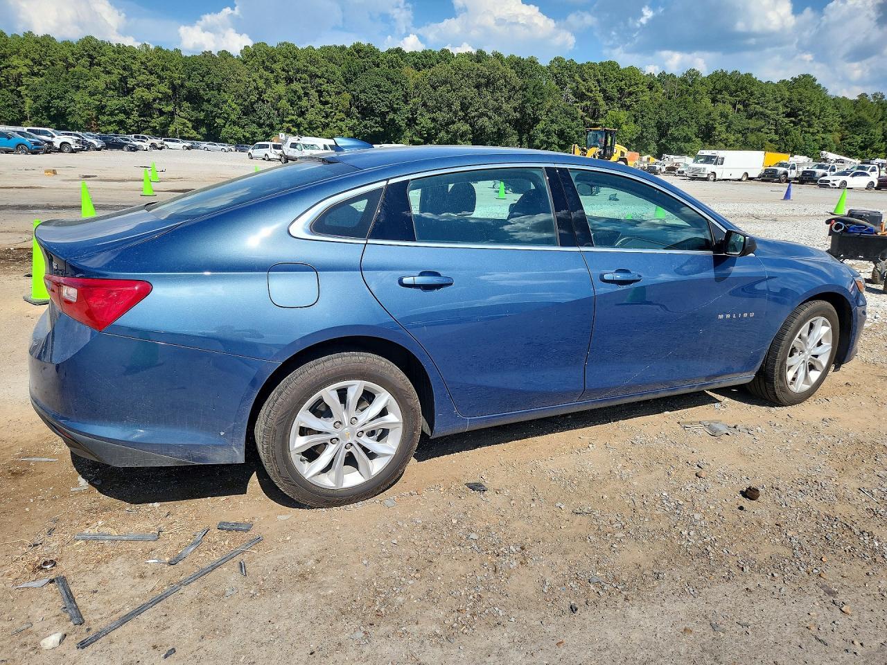 2024 Chevrolet Malibu Lt - Image 3