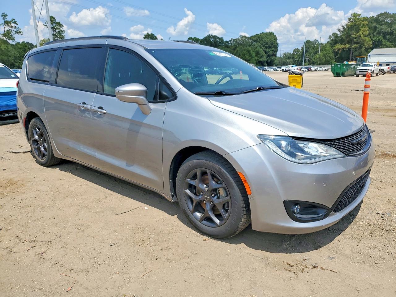 2019 Chrysler Pacifica Touring L Plus - Image 4