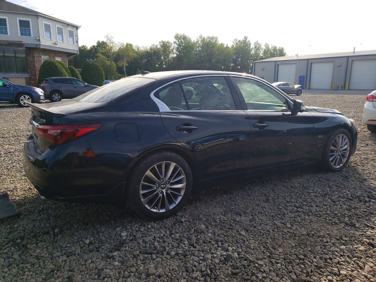2018 Infiniti Q50 3.0T Luxe - Фото 3