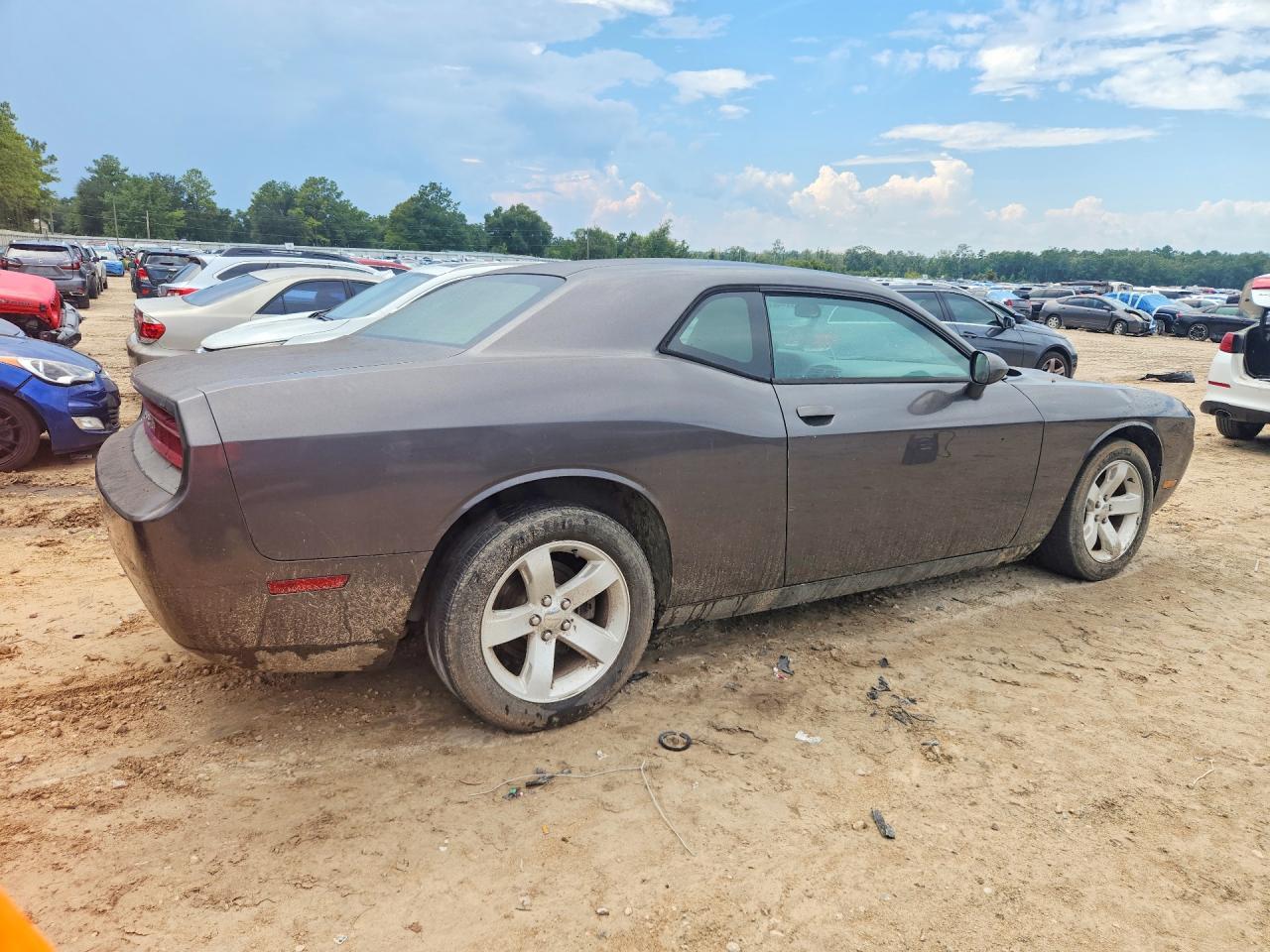 2014 Dodge Challenger Sxt - Image 3