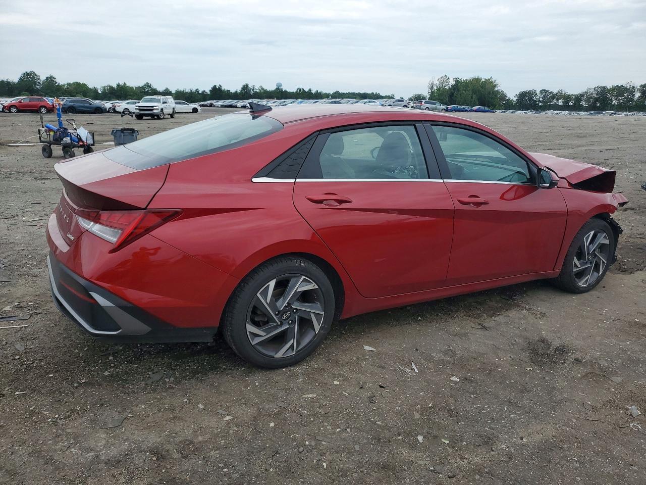 2025 Hyundai Elantra Limited - Image 3