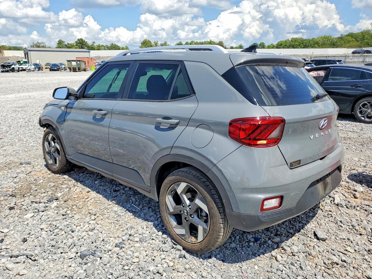 2021 Hyundai Venue Sel - Фото 2