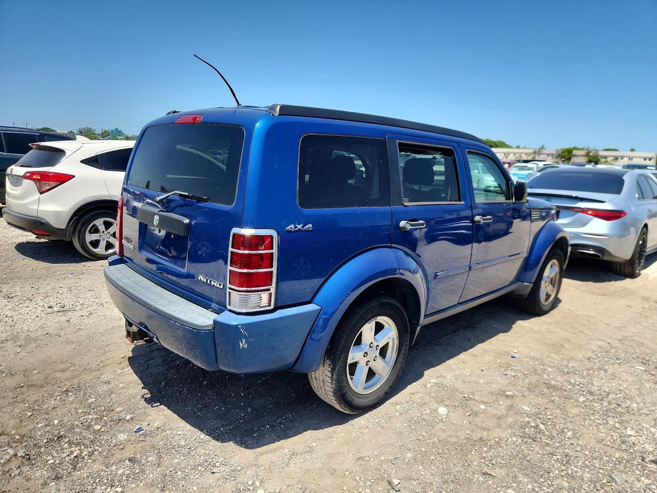 2010 Dodge Nitro Se - Image 3