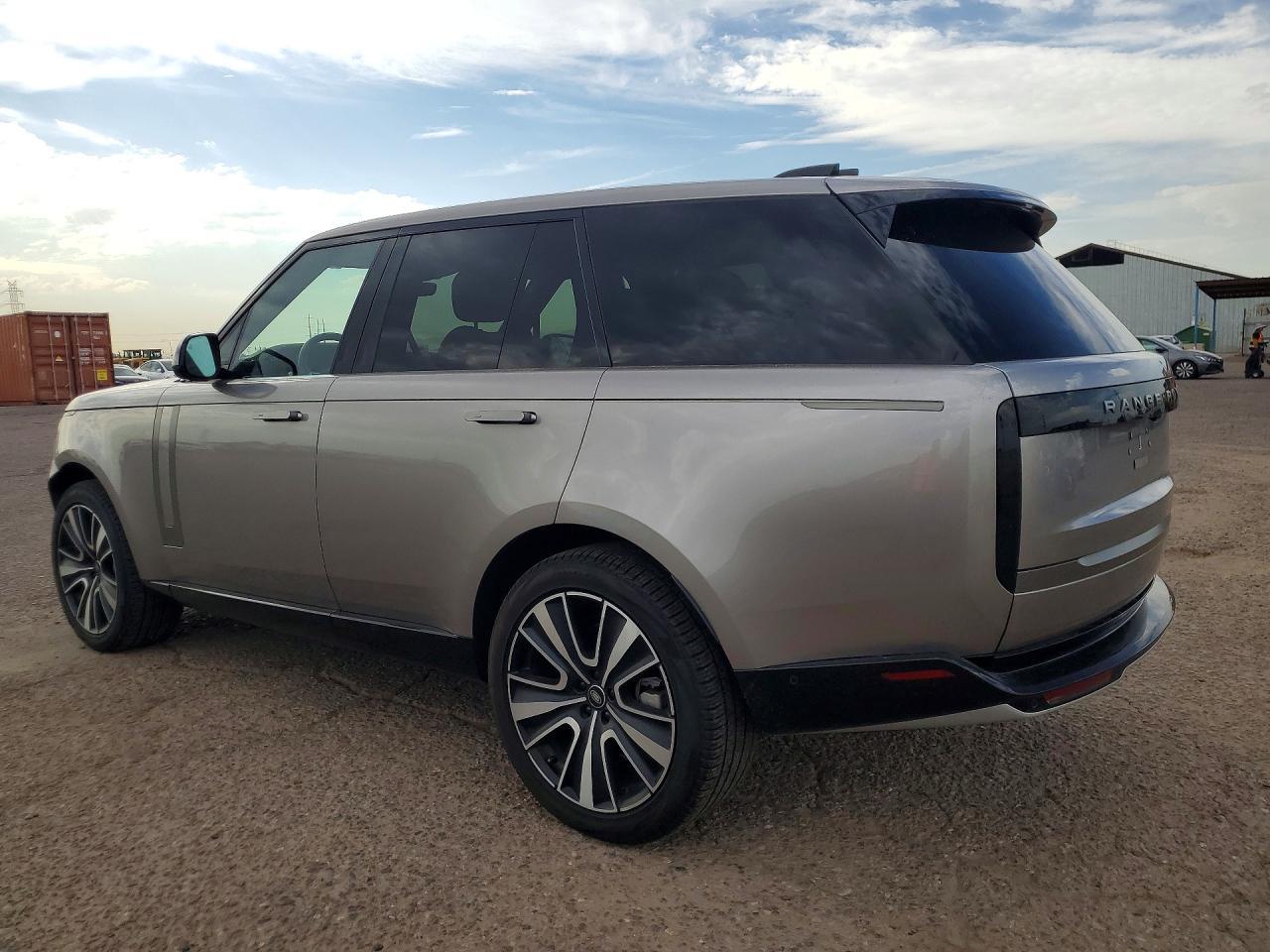 2025 Land Rover Range Rover Se - Image 2