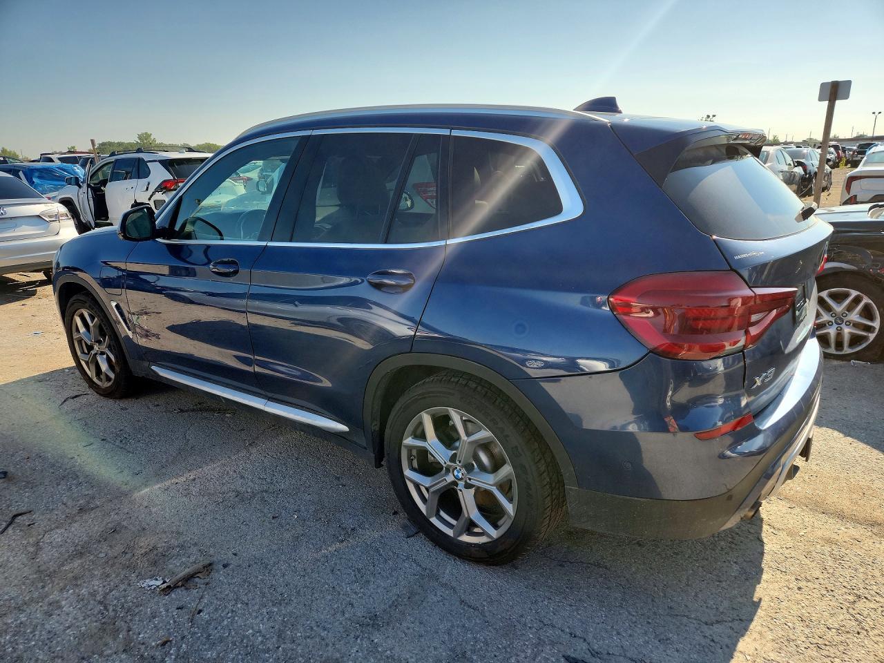 2021 BMW X3 xDrive30E - Фото 2