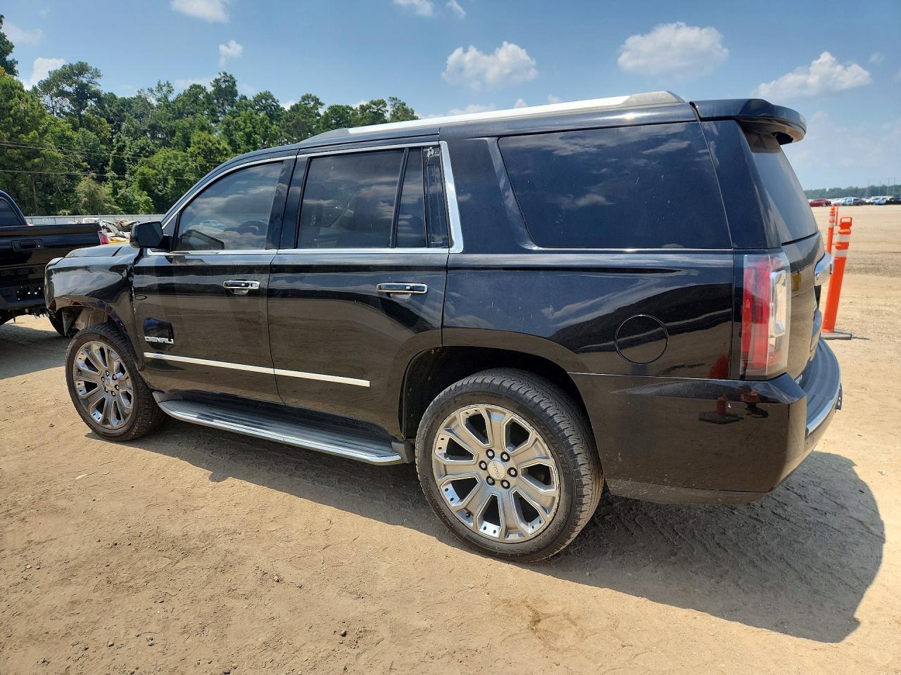 2015 GMC Yukon Denali - Фото 2