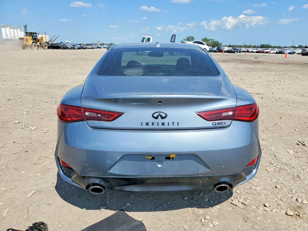 2017 Infiniti Q60 Red Sport 400 - Image 6