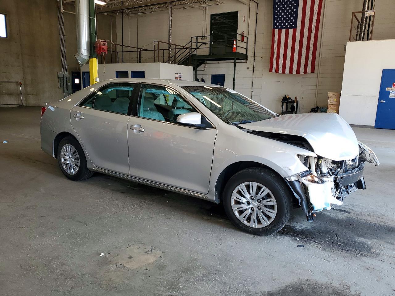 2014 Toyota Camry Le - Фото 4