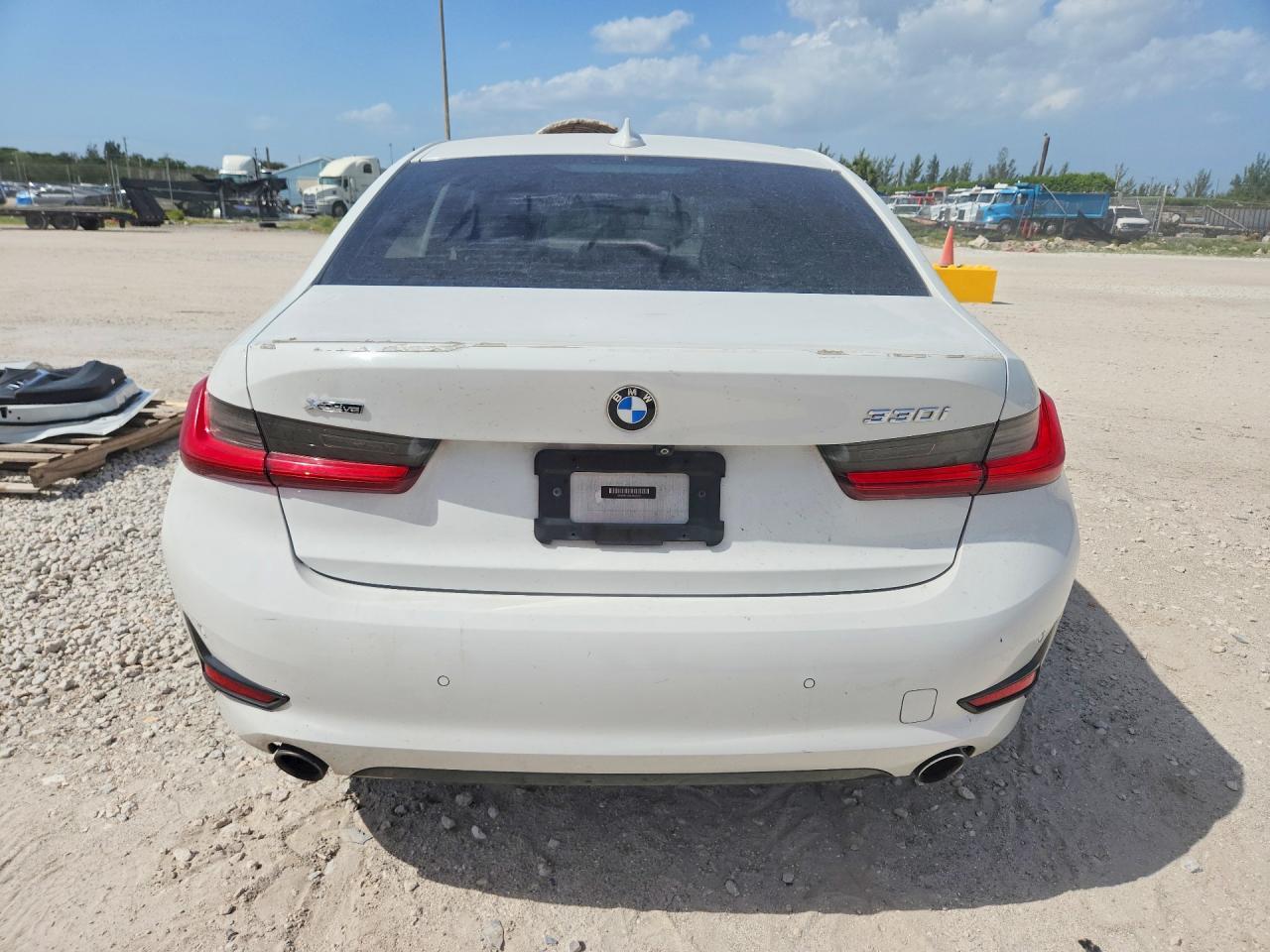 2020 BMW 330Xi - Фото 6