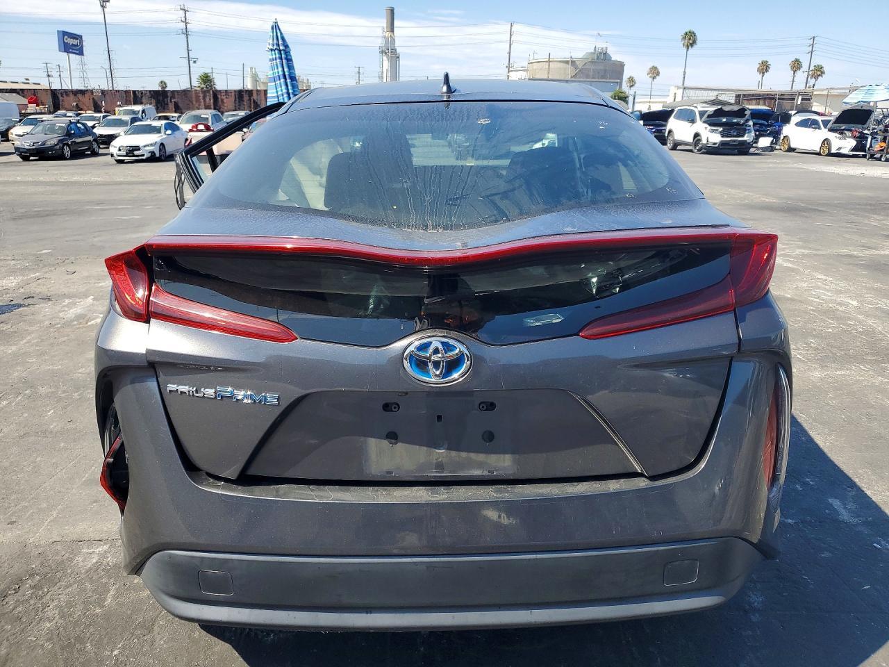 2019 Toyota Prius Prime Plus - Фото 6