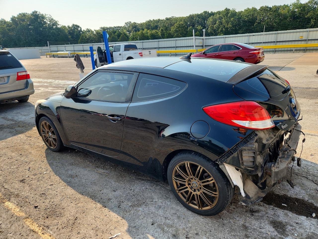 2014 Hyundai Veloster Base - Фото 2