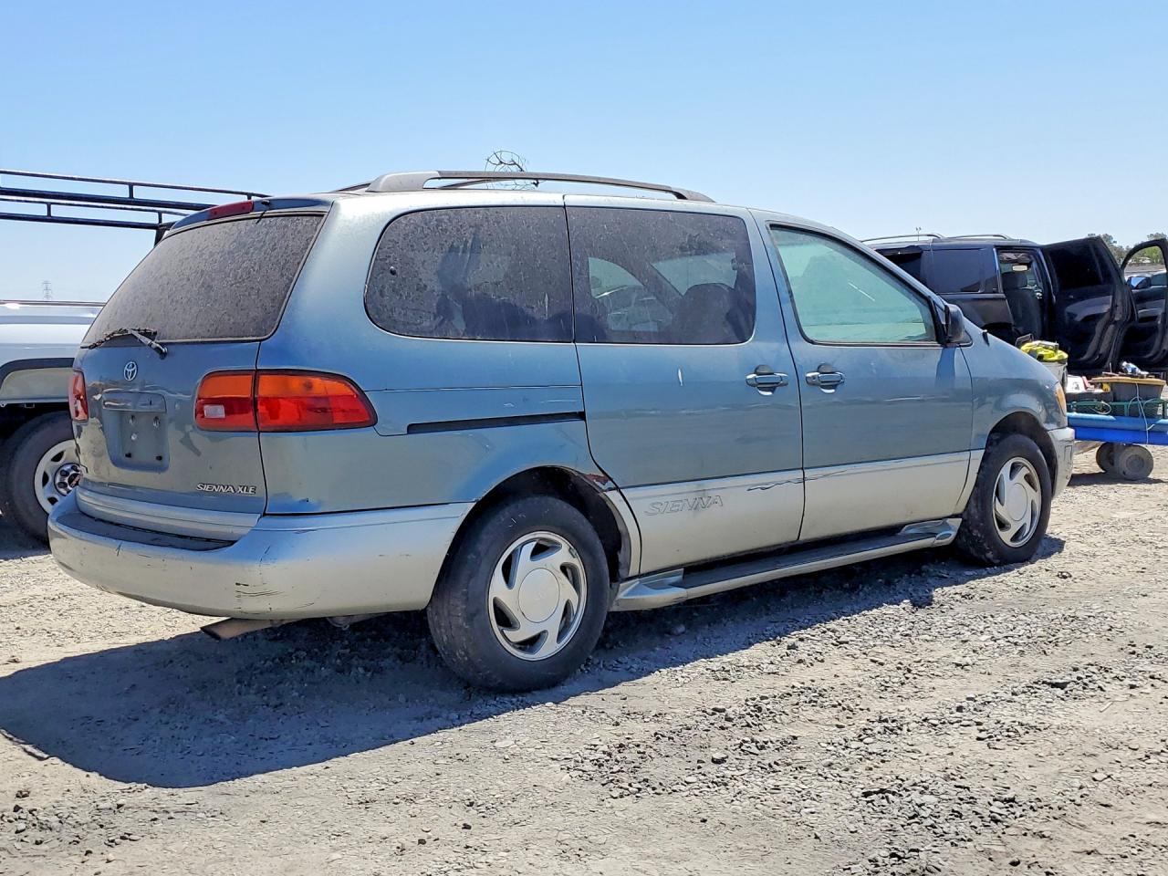 2000 Toyota Sienna Xle - Image 3