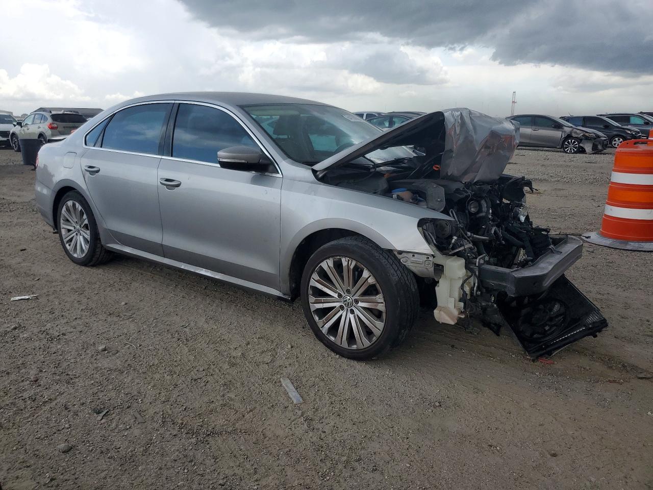 2012 Volkswagen Passat Se - Image 4