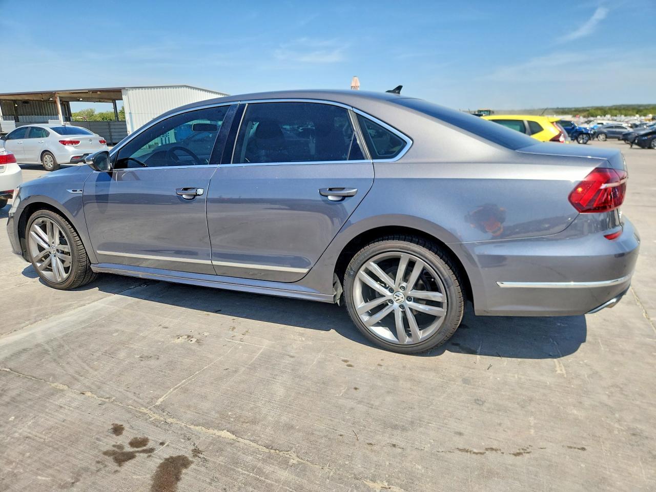 2017 Volkswagen Passat R-Line - Image 2