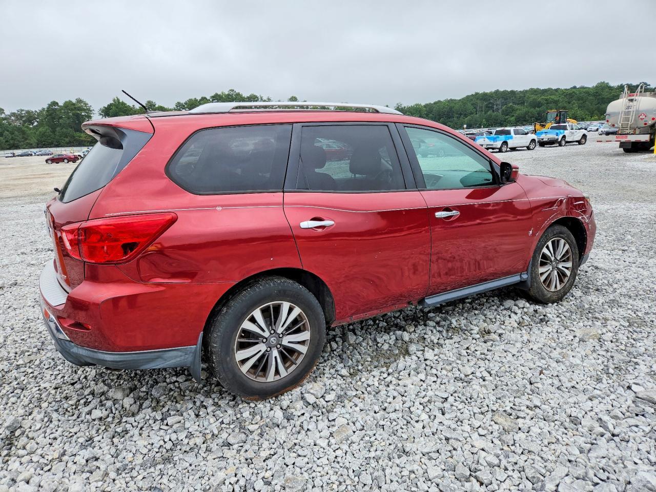 2017 Nissan Pathfinder S - Фото 3