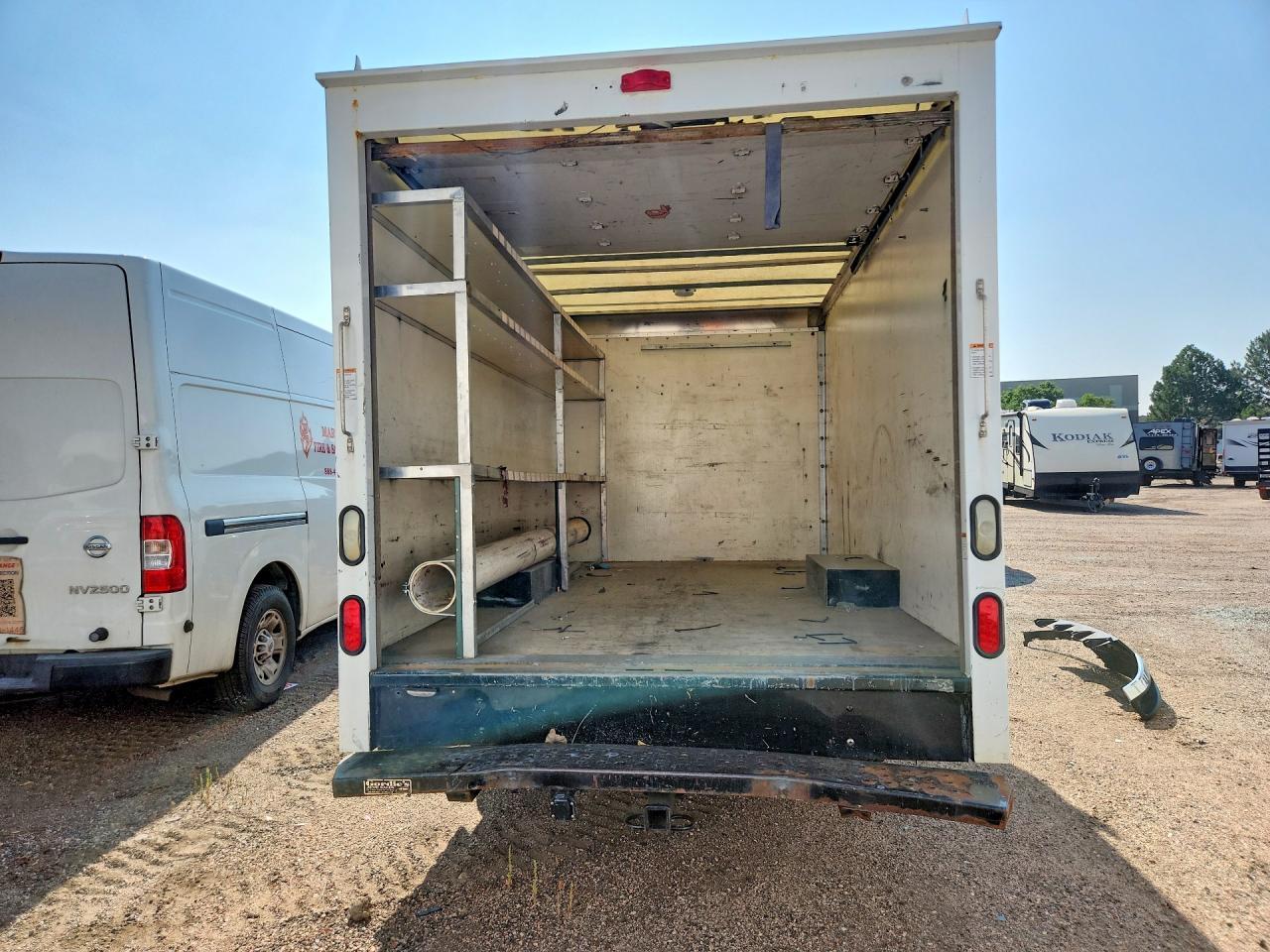 2015 Chevrolet Express Box Truck - Фото 6