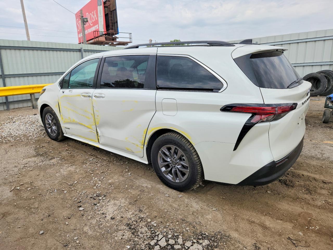 2021 Toyota Sienna Xle - Фото 2