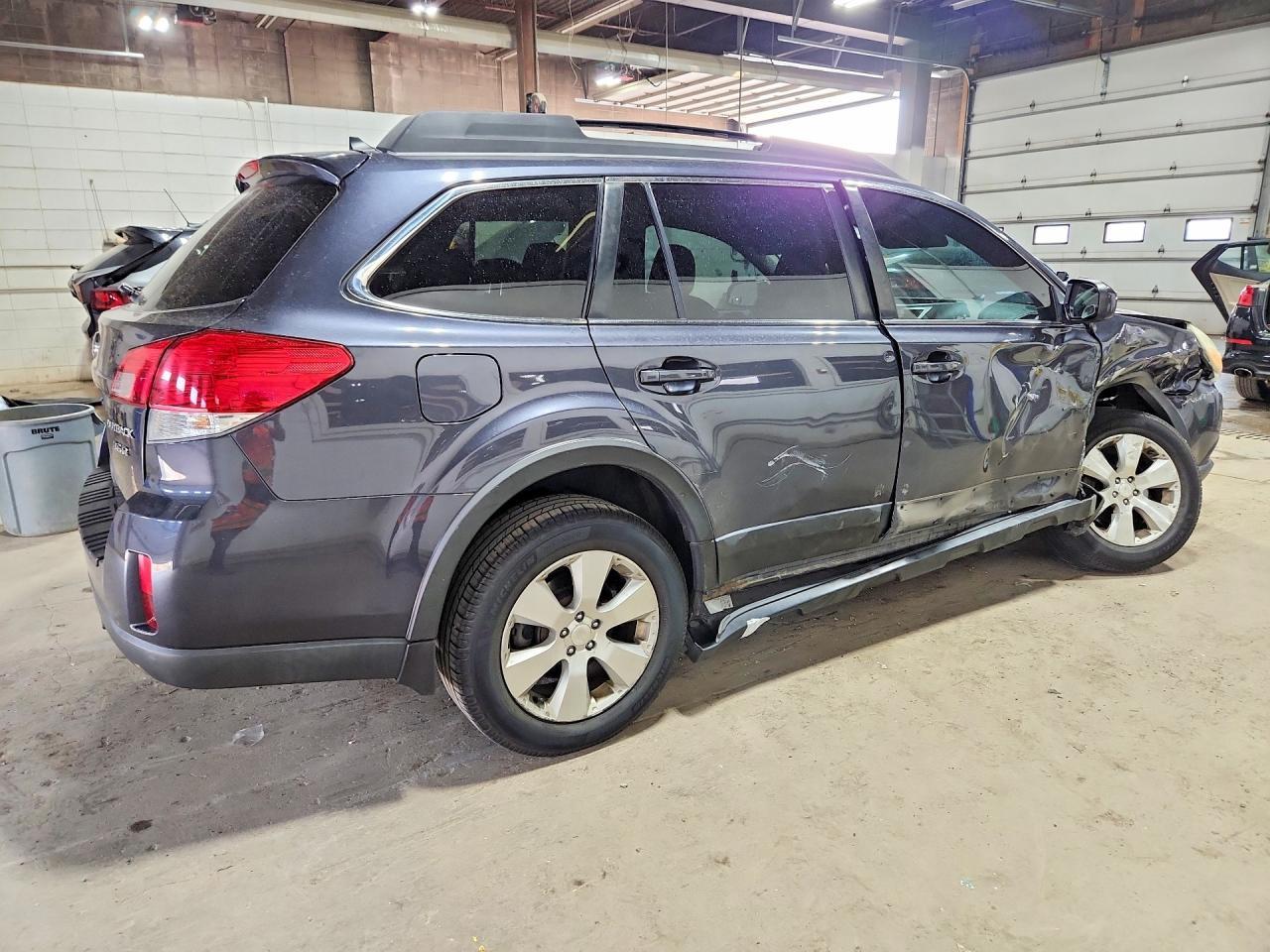2011 Subaru Outback 3.6R Limited - Фото 3