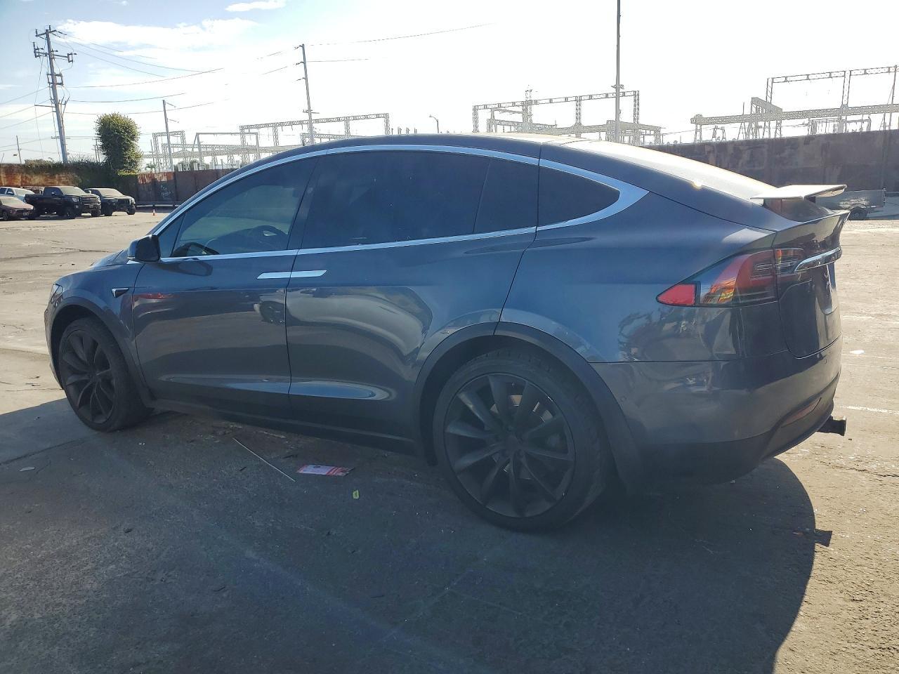 2020 Tesla Model X - Фото 2