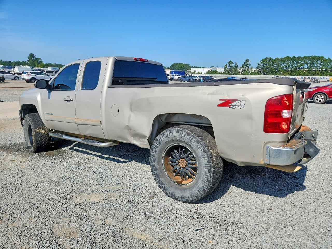 2007 Chevrolet Silverado K3500 - Image 2