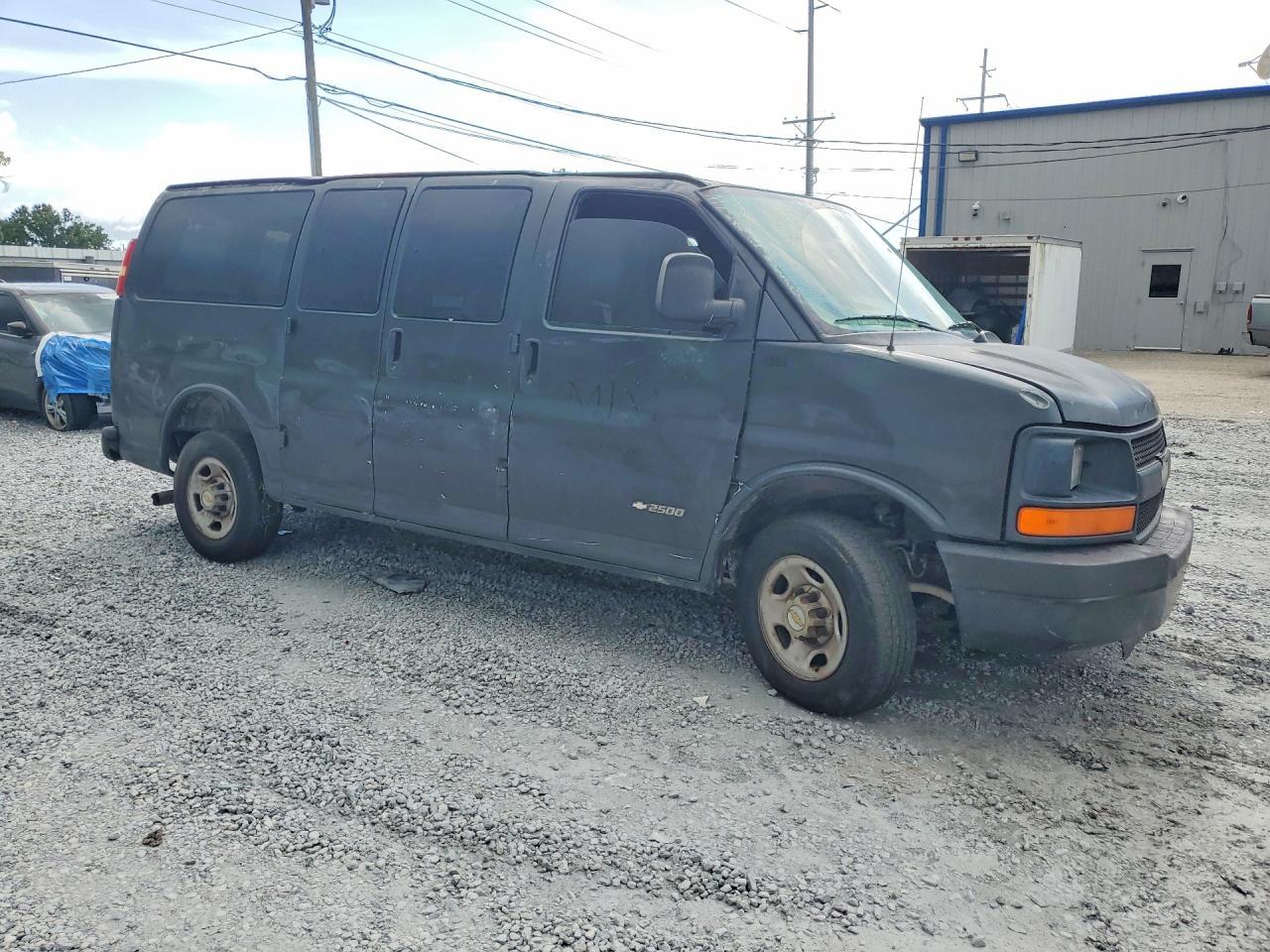 2005 Chevrolet Express G2500 - Image 4