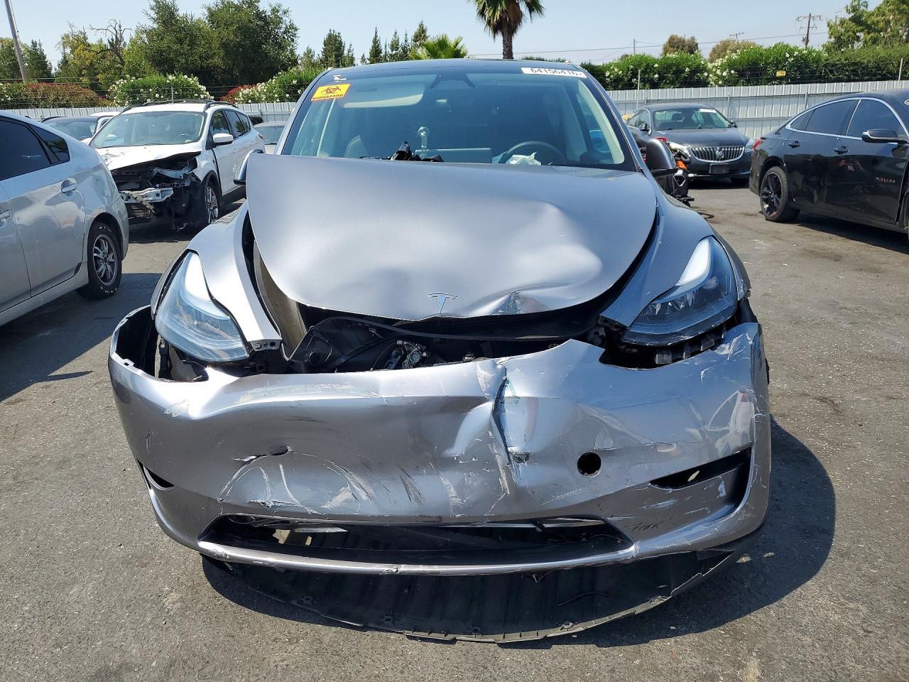 2025 Tesla Model Y - Фото 5