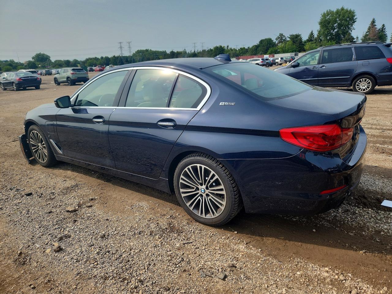 2018 BMW 530Xe - Фото 2