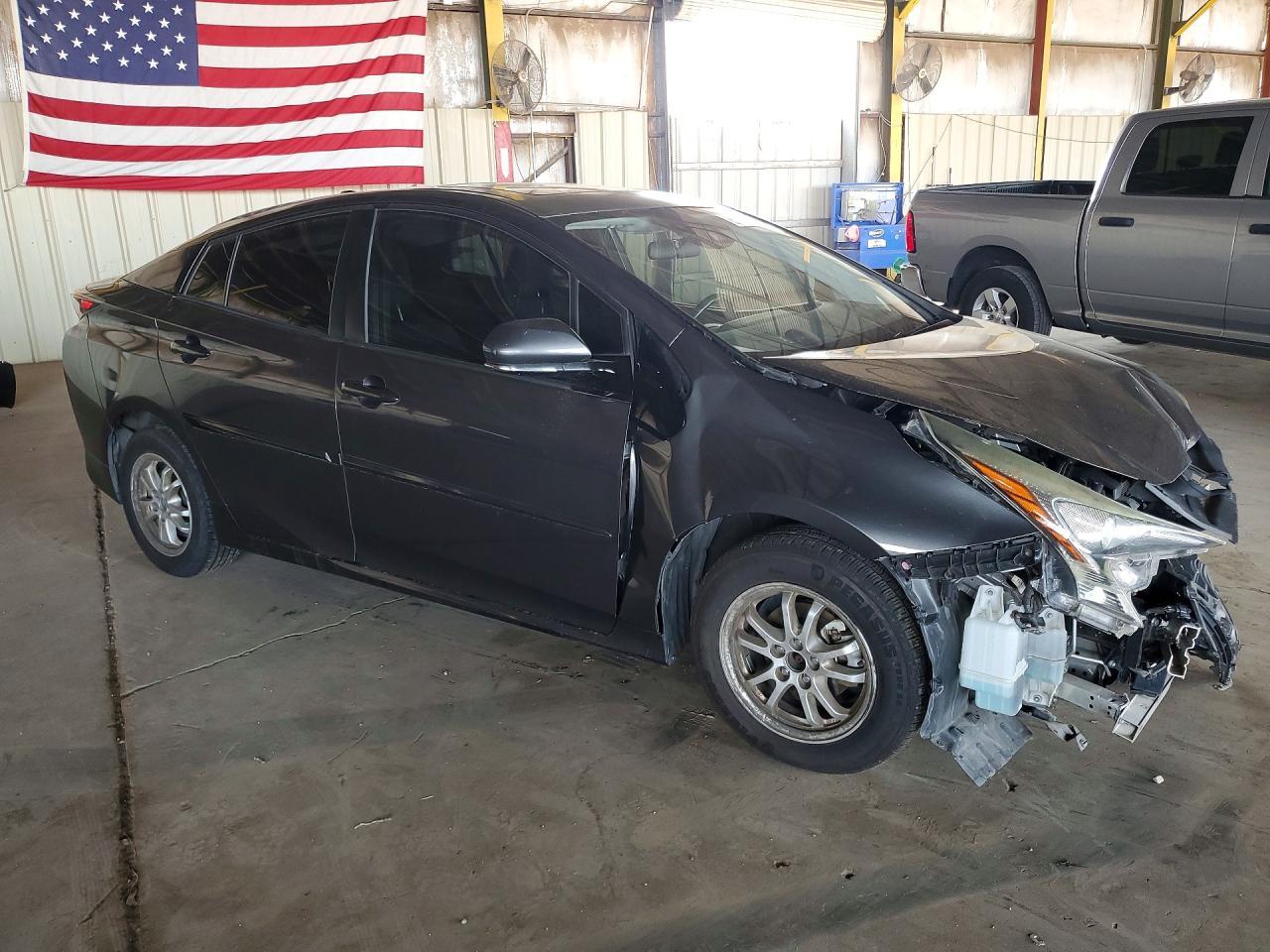 2016 Toyota Prius Three - Фото 4