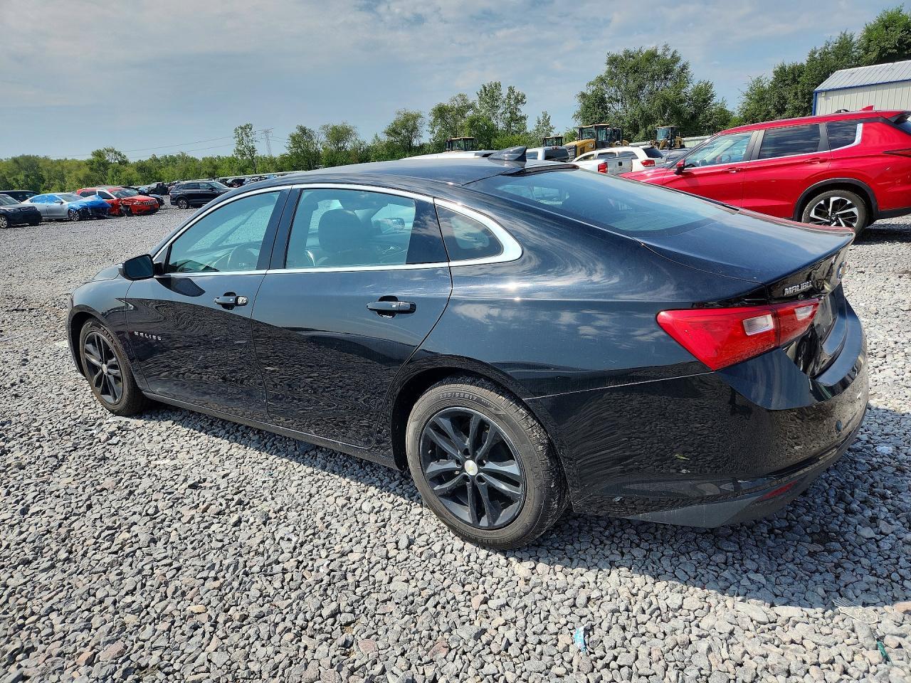 2018 Chevrolet Malibu Lt - Image 2