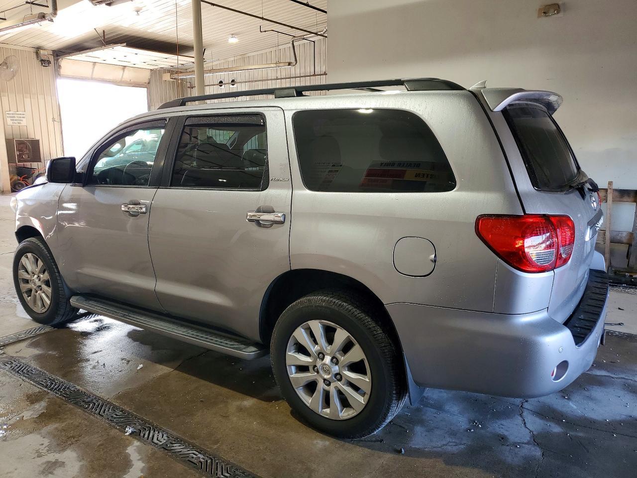2012 Toyota Sequoia Platinum - Фото 2