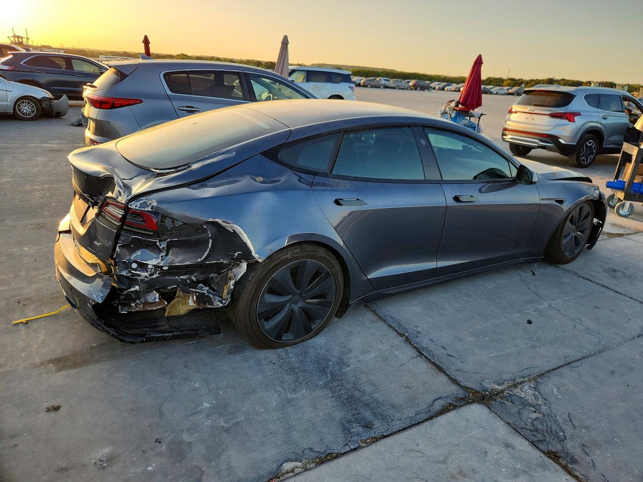 2022 Tesla Model S - Фото 3
