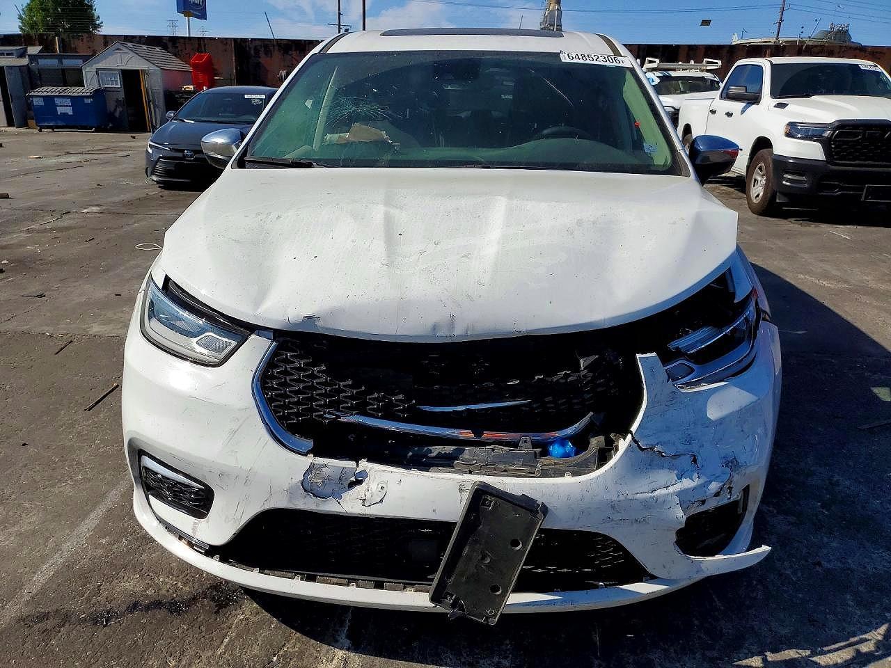 2023 Chrysler Pacifica Hybrid Limited - Image 5