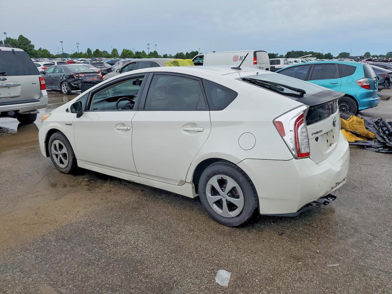 2012 Toyota Prius Three - Фото 2